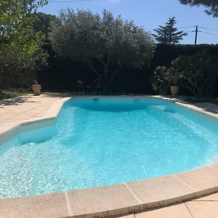 Provencale Avec Piscine Et Grand Jardin *
